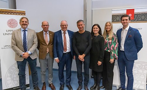 Alumnus of the Year 2022 Richard Bergström together with the Vice-Chancellor, representatives from MedFarm and from the Farmaceutical alumni association and student union